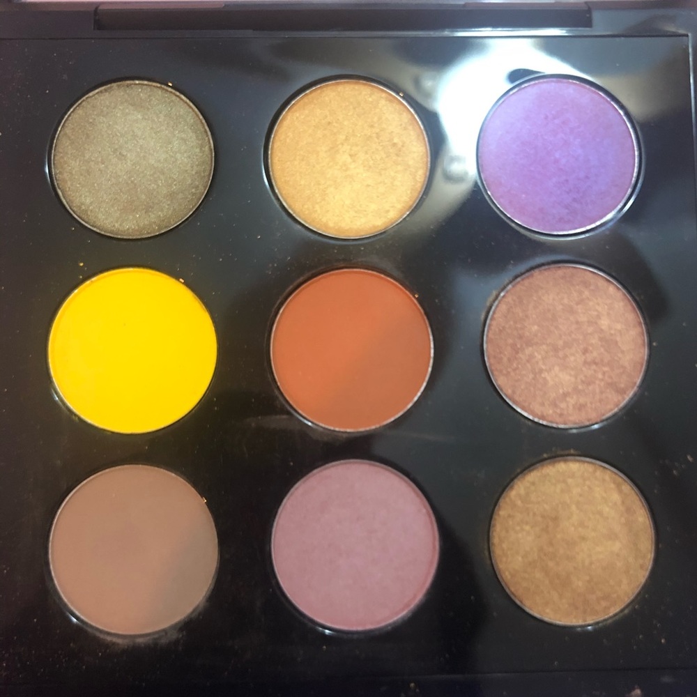 MAC custom eyeshadow 9